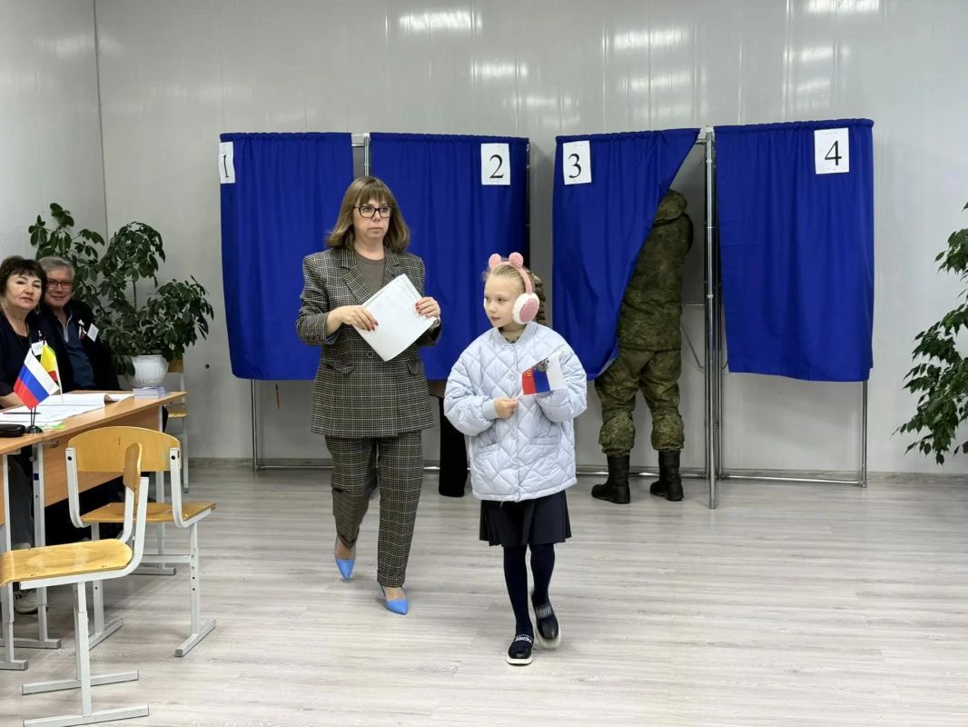 ЕДГ-2026: Наталья Щербина проголосовала одной из первых вместе с дочерью