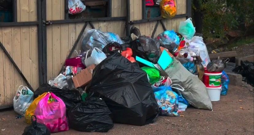 Жилищная инспекция и министерство природы региона продолжают плановые рейды по контейнерным площадкам, на которых мусор вывозится региональным оператором не по графику Жилищная инспекция и министерство природы региона продолжают плановые рейды по контейнерным площадкам, на которых мусор вывозится региональным оператором не по графику