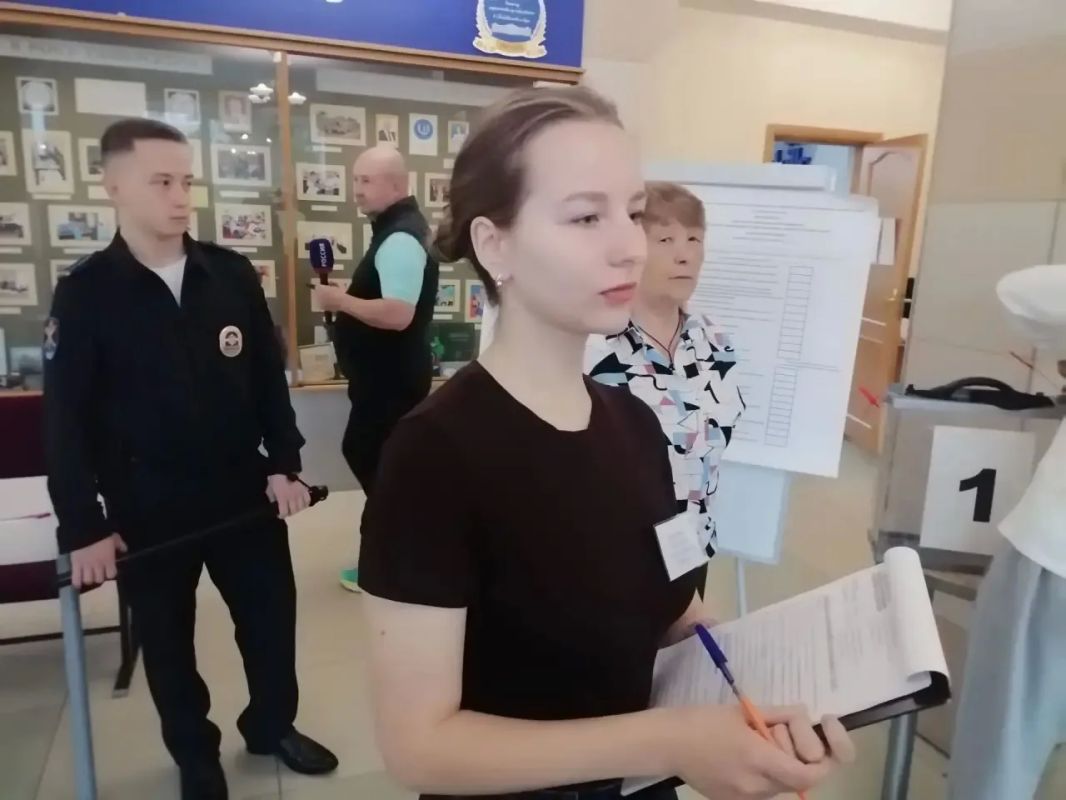 Избирательный участок №127 начинает работу Ящики запломбированы, документы проверены, общественные наблюдатели на месте. В их числе Елизавета Матафонова Избирательный участок №127 начинает работу Ящики запломбированы, документы проверены, общественные наблюдатели на месте. В их числе Елизавета Матафонова