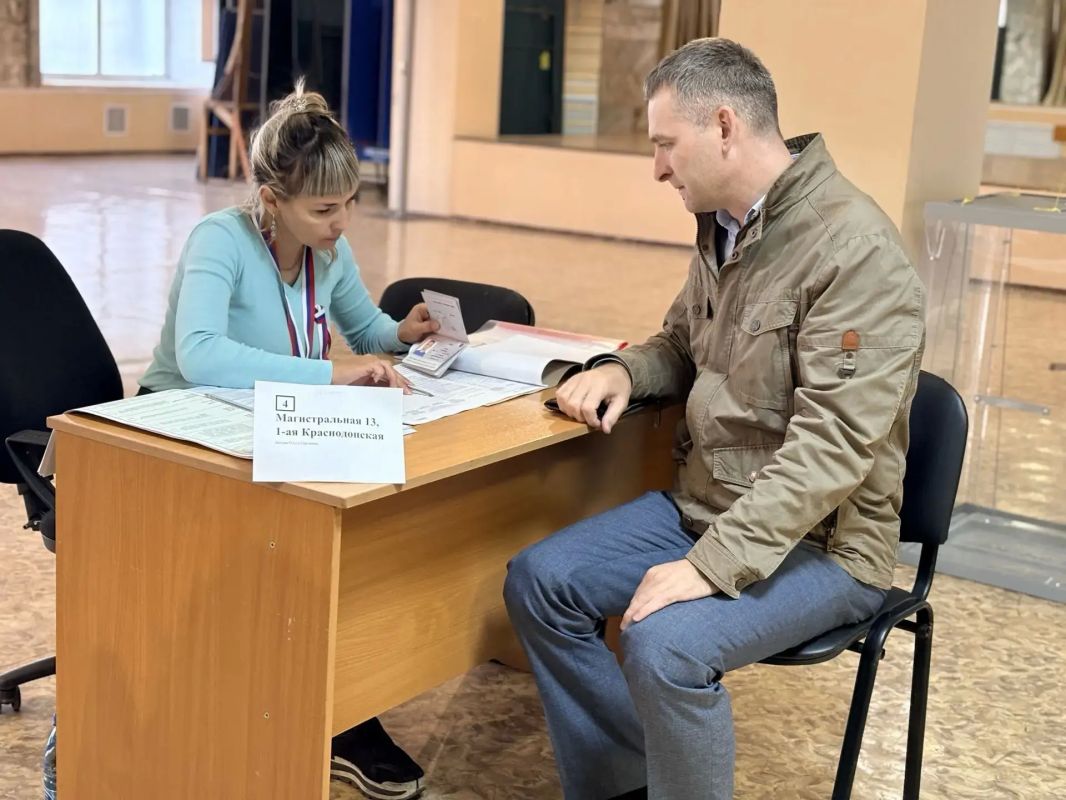 Сегодня исполняющий обязанности министра лесного хозяйства и пожарной безопасности Забайкальского края Денис Сергеевич Вайда принял участие в голосовании на выборах депутатов Государственной Думы IX созыва Сегодня исполняющий обязанности министра лесного хозяйства и пожарной безопасности Забайкальского края Денис Сергеевич Вайда принял участие в голосовании на выборах депутатов Государственной Думы IX созыва