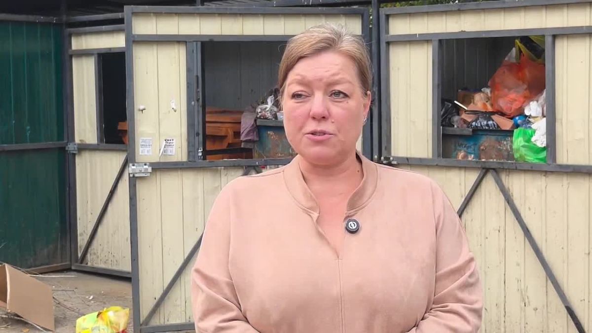 Жилищная инспекция и министерство природы региона продолжают плановые рейды по контейнерным площадкам, на которых мусор вывозится региональным оператором не по графику
