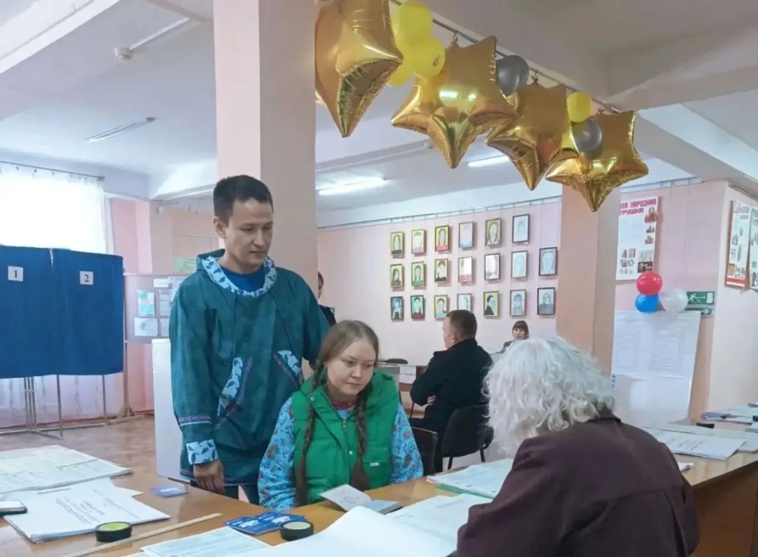 ЕДГ-2026: На избирательный участок в Борзинском округе пришли в народных костюмах Чукотки ЕДГ-2026: На избирательный участок в Борзинском округе пришли в народных костюмах Чукотки