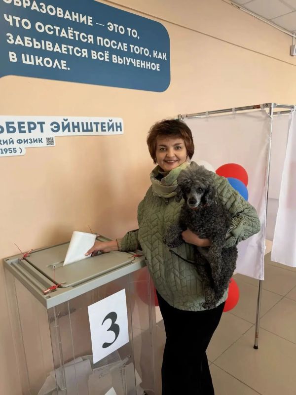 Пока мы выбираем будущее, наши четвероногие друзья выбирают Пока мы выбираем будущее, наши четвероногие друзья выбирают