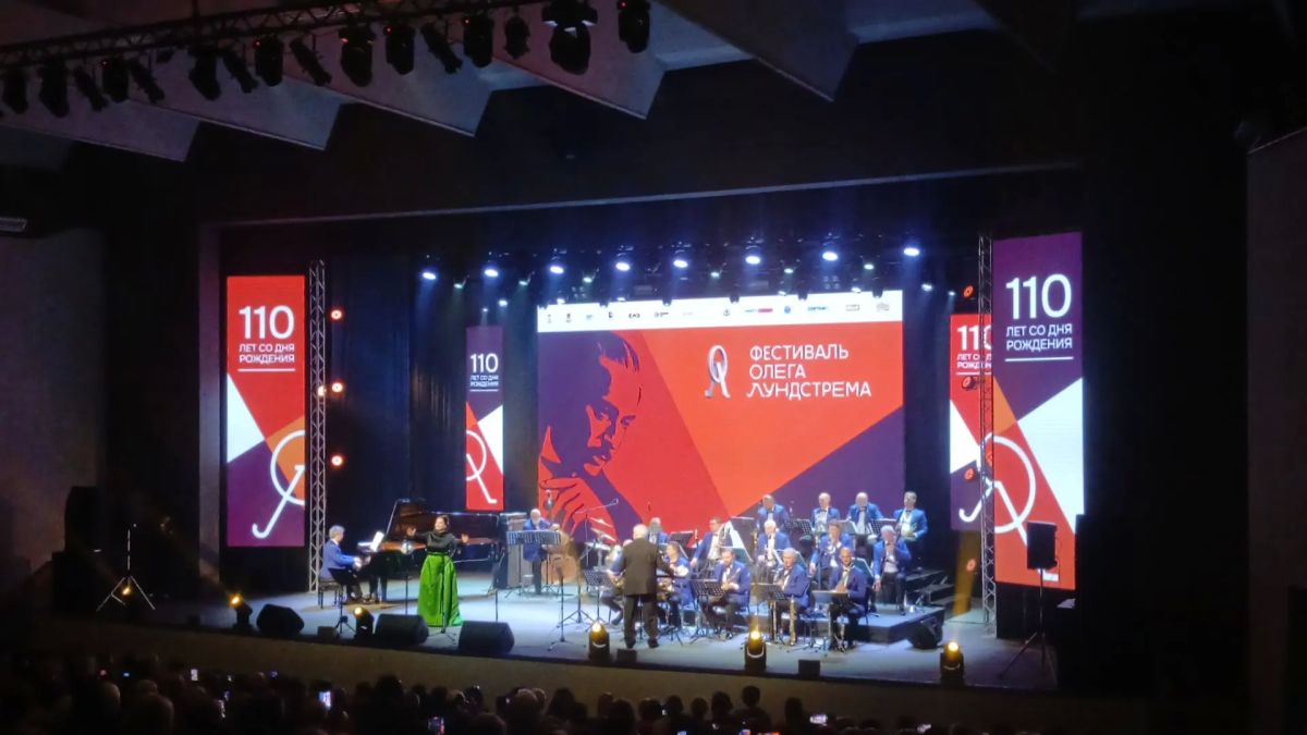 Встречайте, на сцене народная артистка России Хибла Герзмава! Оперная певица исполнит композиции мирового и российского джаза Встречайте, на сцене народная артистка России Хибла Герзмава! Оперная певица исполнит композиции мирового и российского джаза