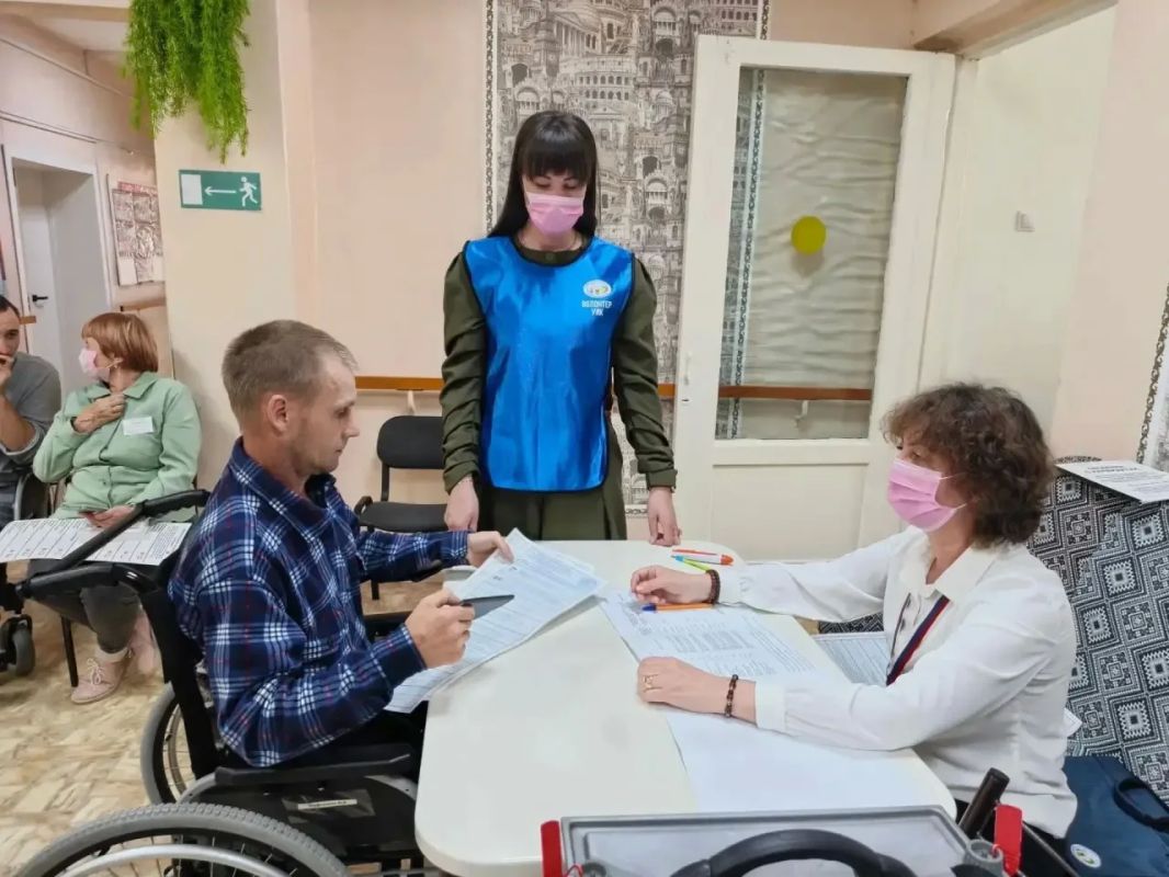 Соцучреждения продолжают рассказывать о том, как в них проходят дни выборов Соцучреждения продолжают рассказывать о том, как в них проходят дни выборов