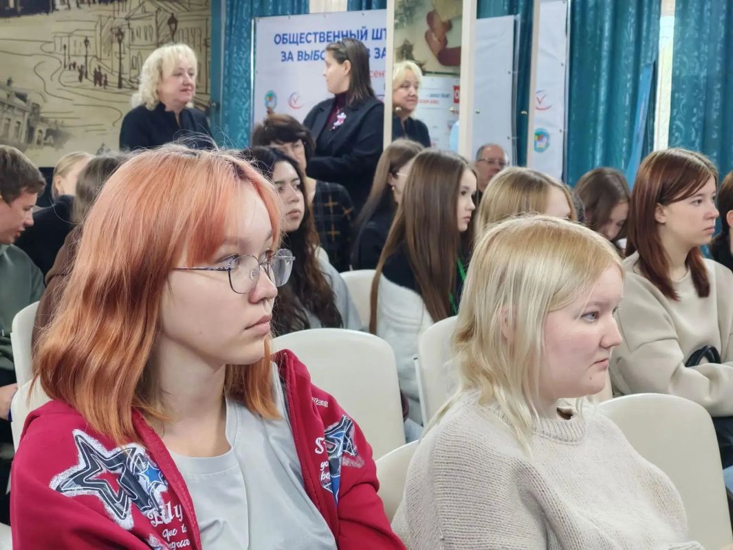 Председатель Законодательного Собрания Забайкальского края Юрий Кон посетил Центр общественного наблюдения за выборами