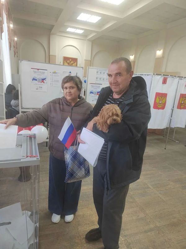 Пока мы выбираем будущее, наши четвероногие друзья выбирают Пока мы выбираем будущее, наши четвероногие друзья выбирают