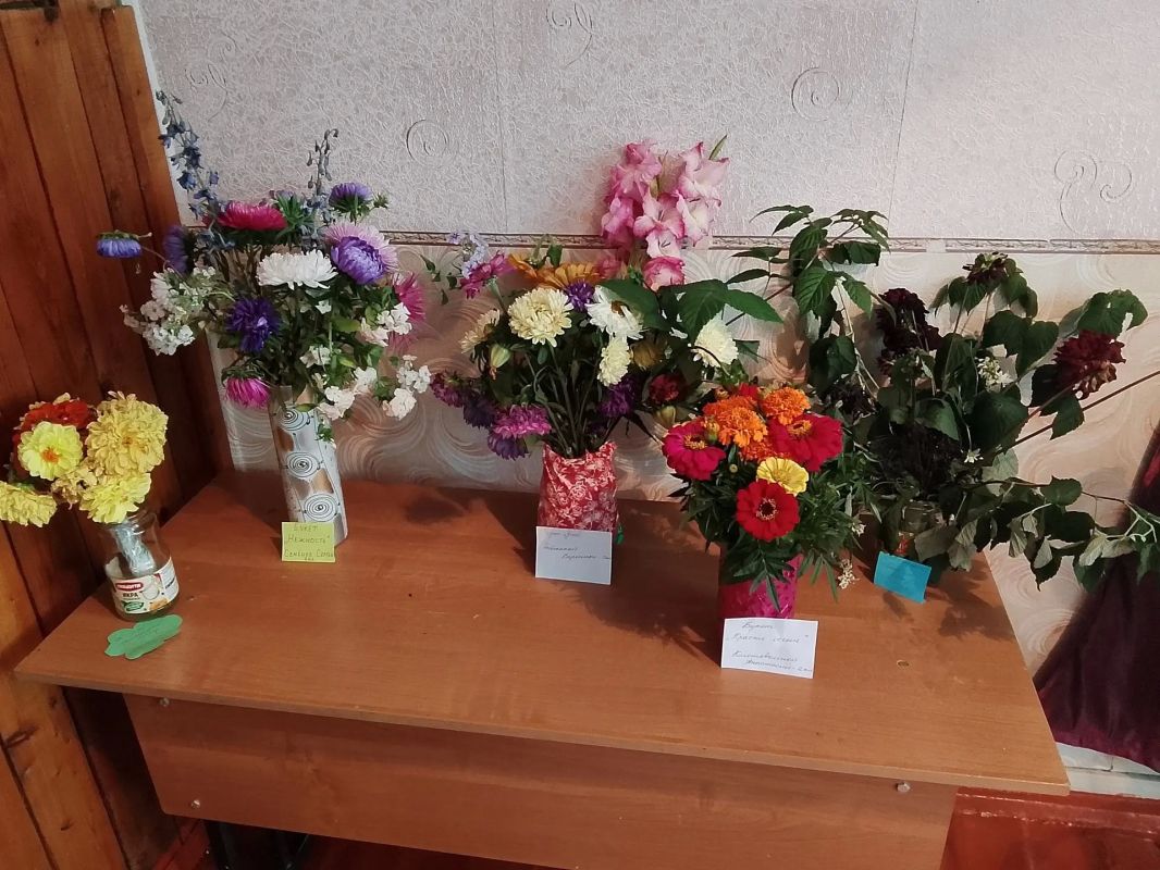 В школе села Савватеево прошла осенняя выставка в рамках фестиваля «Золотая осень Забайкалья» В школе села Савватеево прошла осенняя выставка в рамках фестиваля «Золотая осень Забайкалья»