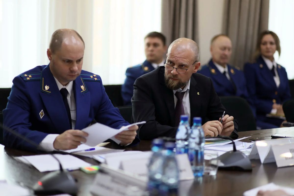 Прокурор Забайкалья Александр Яновский совместно с органами власти и контроля на оперативном совещании обсудил вопросы готовности региона к отопительному сезону Прокурор Забайкалья Александр Яновский совместно с органами власти и контроля на оперативном совещании обсудил вопросы готовности региона к отопительному сезону