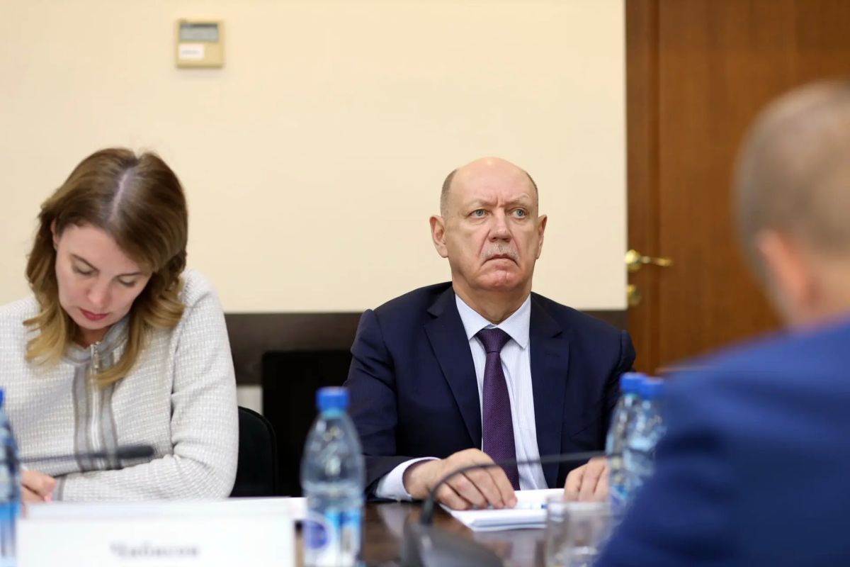 Прокурор Забайкалья Александр Яновский совместно с органами власти и контроля на оперативном совещании обсудил вопросы готовности региона к отопительному сезону Прокурор Забайкалья Александр Яновский совместно с органами власти и контроля на оперативном совещании обсудил вопросы готовности региона к отопительному сезону