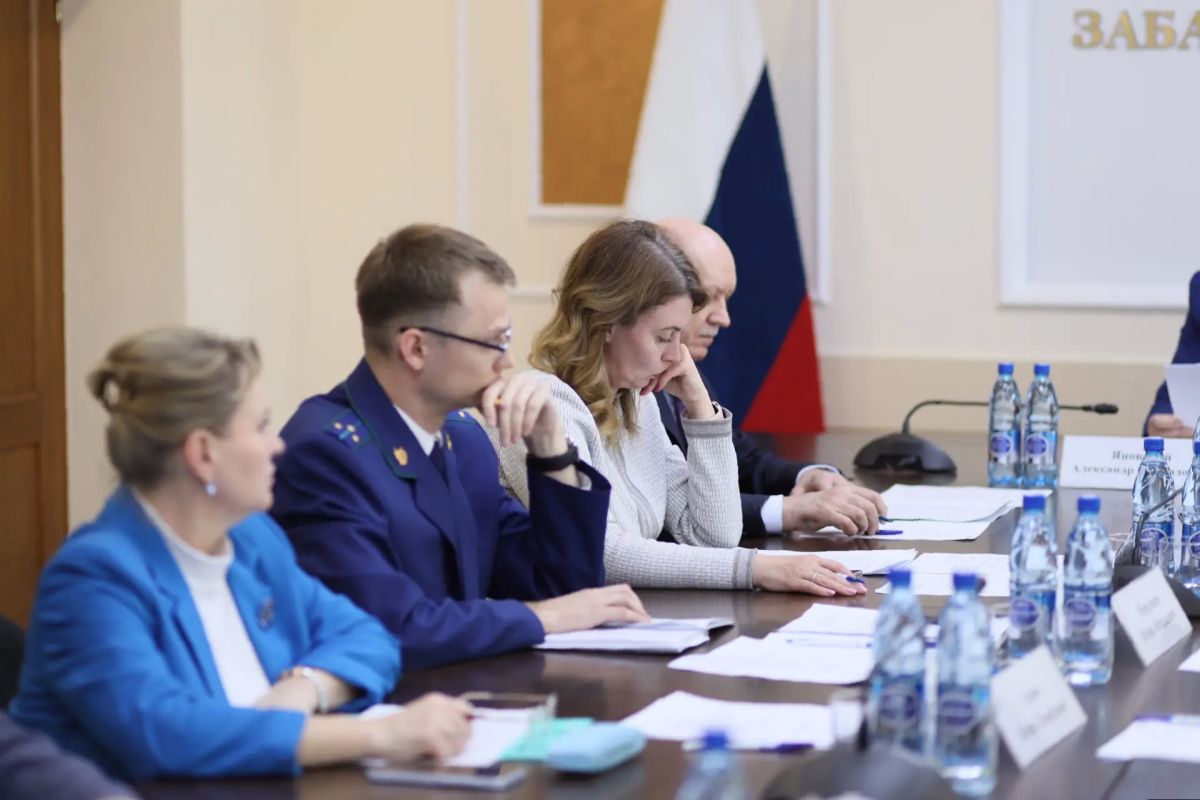 Прокурор Забайкалья Александр Яновский совместно с органами власти и контроля на оперативном совещании обсудил вопросы готовности региона к отопительному сезону Прокурор Забайкалья Александр Яновский совместно с органами власти и контроля на оперативном совещании обсудил вопросы готовности региона к отопительному сезону