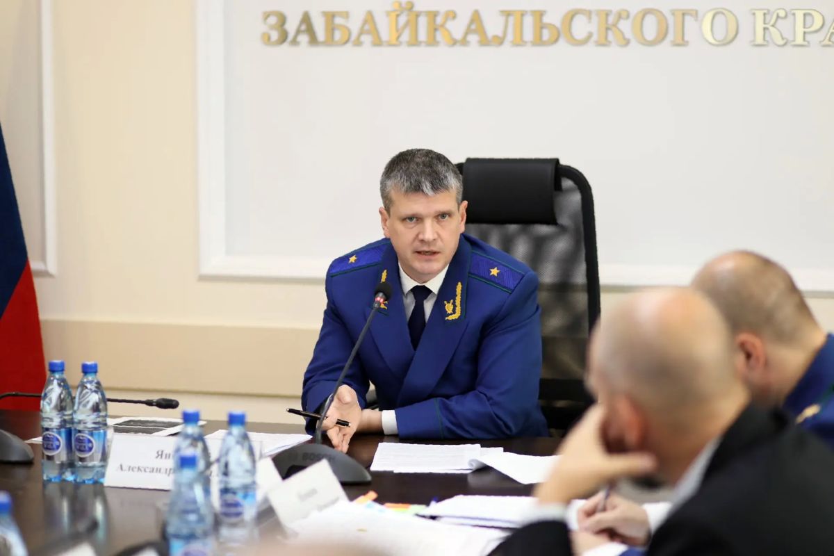 Прокурор Забайкалья Александр Яновский совместно с органами власти и контроля на оперативном совещании обсудил вопросы готовности региона к отопительному сезону Прокурор Забайкалья Александр Яновский совместно с органами власти и контроля на оперативном совещании обсудил вопросы готовности региона к отопительному сезону