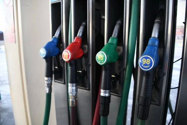 Более сотни АЗС в Забайкалье продают бензин без ограничений