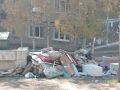 Стихийную свалку снова устроили возле многоэтажки в Сосновом Бору в Чите