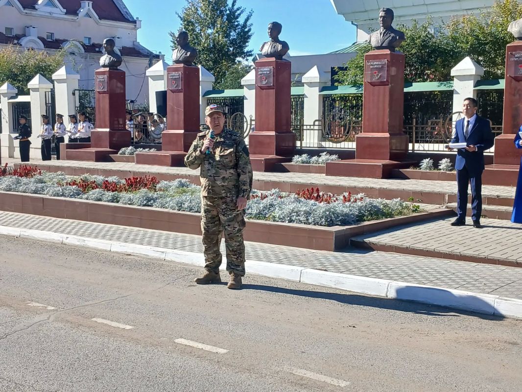 На Аллее Героев в Агинском прошёл митинг, посвящённый Дню памяти воинов-забайкальцев, погибших при исполнении воинского долга На Аллее Героев в Агинском прошёл митинг, посвящённый Дню памяти воинов-забайкальцев, погибших при исполнении воинского долга