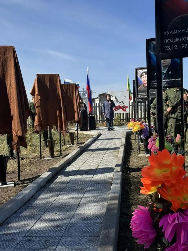 Новые памятные знаки открыли на Аллее Славы в Соловьевске Новые памятные знаки открыли на Аллее Славы в Соловьевске