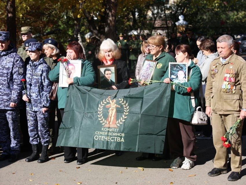 Память забайкальцев, погибших при исполнении воинского долга, почтили в Чите Память забайкальцев, погибших при исполнении воинского долга, почтили в Чите