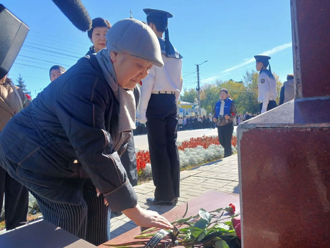 На Аллее Героев в Агинском прошёл митинг, посвящённый Дню памяти воинов-забайкальцев, погибших при исполнении воинского долга На Аллее Героев в Агинском прошёл митинг, посвящённый Дню памяти воинов-забайкальцев, погибших при исполнении воинского долга