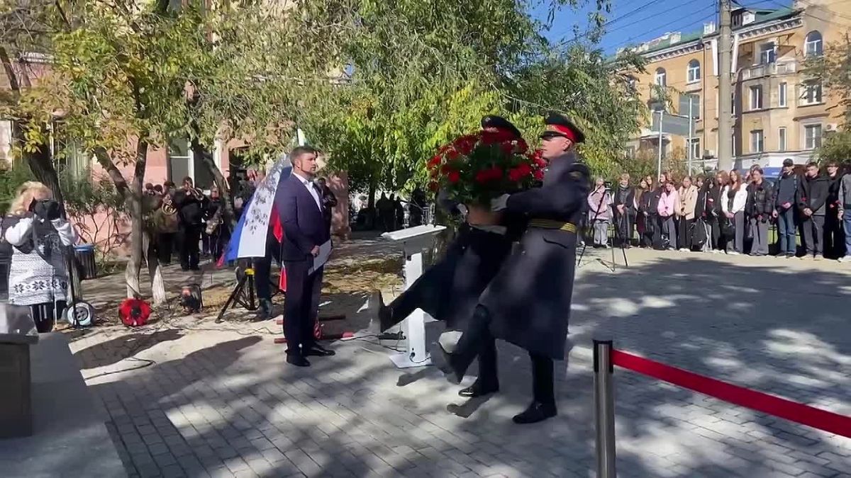 В эти минуты у Мемориального комплекса «Памятник забайкальцам – Героям СВО» проходит митинг