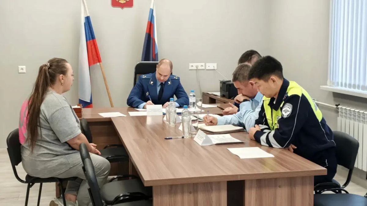 Первый заместитель прокурора Забайкалья Станислав Немцов в ходе рабочей поездки в Забайкальск провел личный прием местных жителей Первый заместитель прокурора Забайкалья Станислав Немцов в ходе рабочей поездки в Забайкальск провел личный прием местных жителей