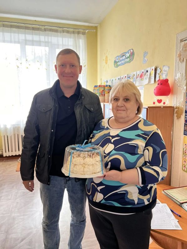 Депутаты городской Думы поздравили работников дошкольного образования с профессиональным праздником — Днём воспитателя, который отмечается в России 27 сентября Депутаты городской Думы поздравили работников дошкольного образования с профессиональным праздником — Днём воспитателя, который отмечается в России 27 сентября