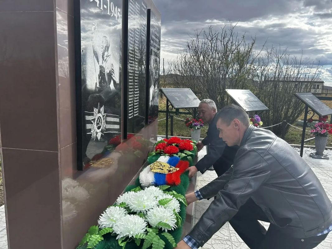 Мемориал «Воинамземлякам» открыли в селе Биликтуй Борзинского округа Мемориал «Воинамземлякам» открыли в селе Биликтуй Борзинского округа