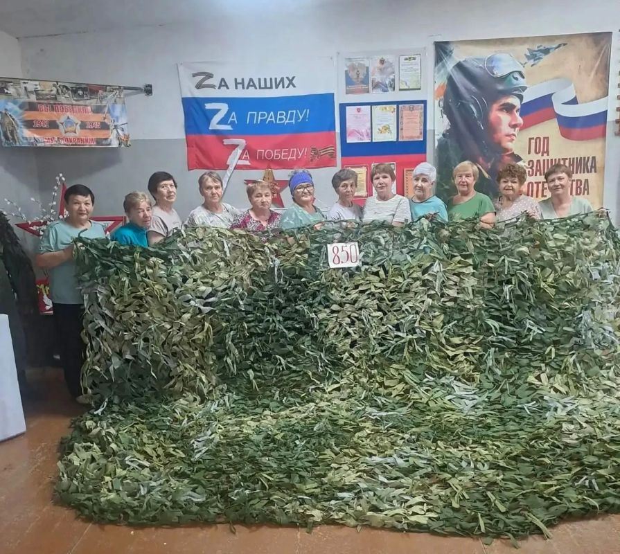 Серебряные волонтеры из Сретенска изготавливают для бойцов СВО маскировочные сети Серебряные волонтеры из Сретенска изготавливают для бойцов СВО маскировочные сети