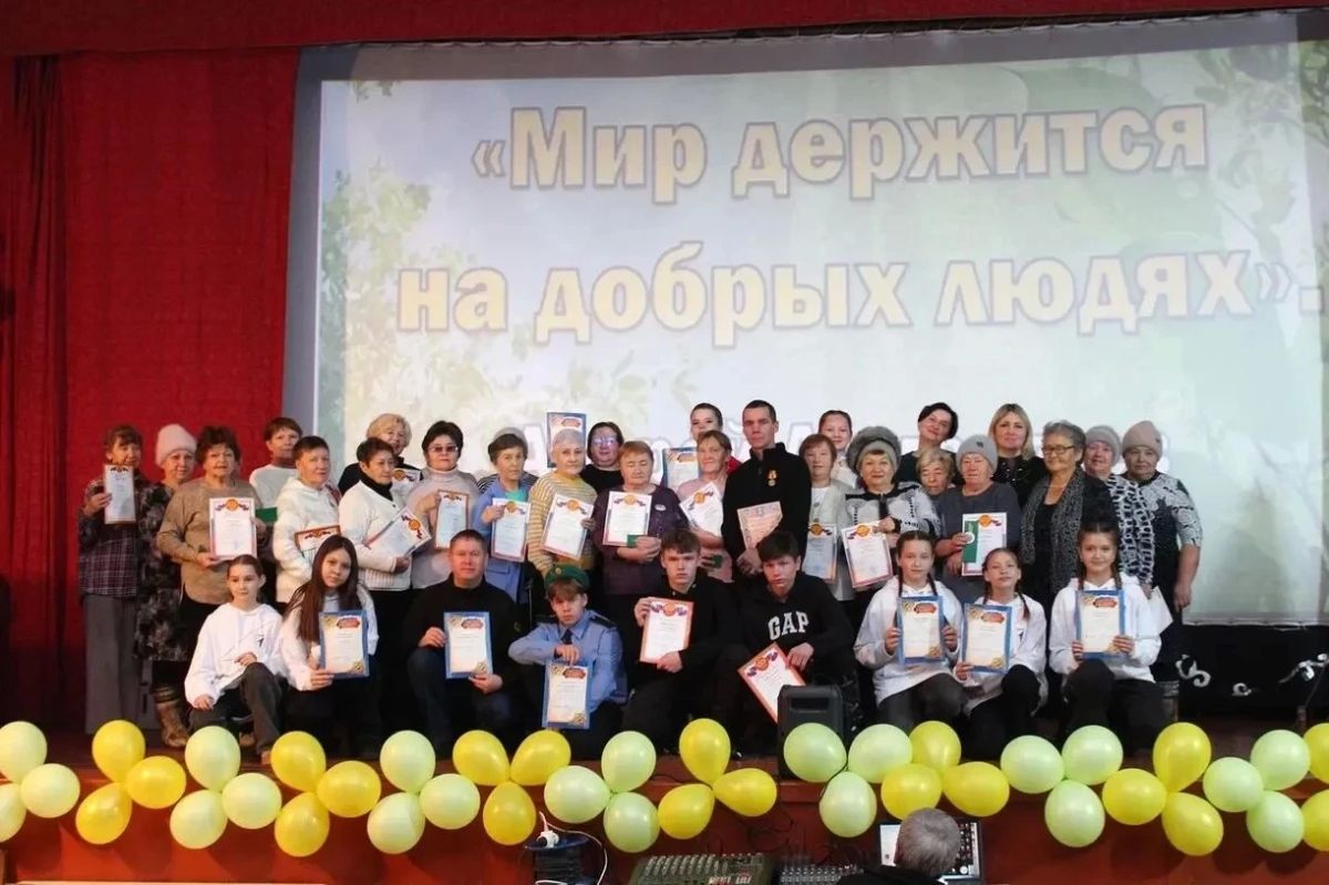 Серебряные волонтеры из Сретенска изготавливают для бойцов СВО маскировочные сети Серебряные волонтеры из Сретенска изготавливают для бойцов СВО маскировочные сети