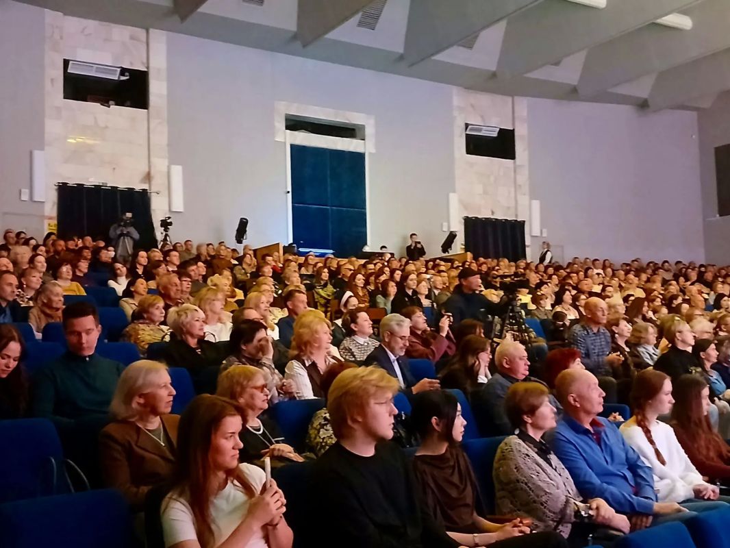 Приглушённый свет и классический джаз сегодня покоряют гостей Забайкальской краевой филармонии Приглушённый свет и классический джаз сегодня покоряют гостей Забайкальской краевой филармонии