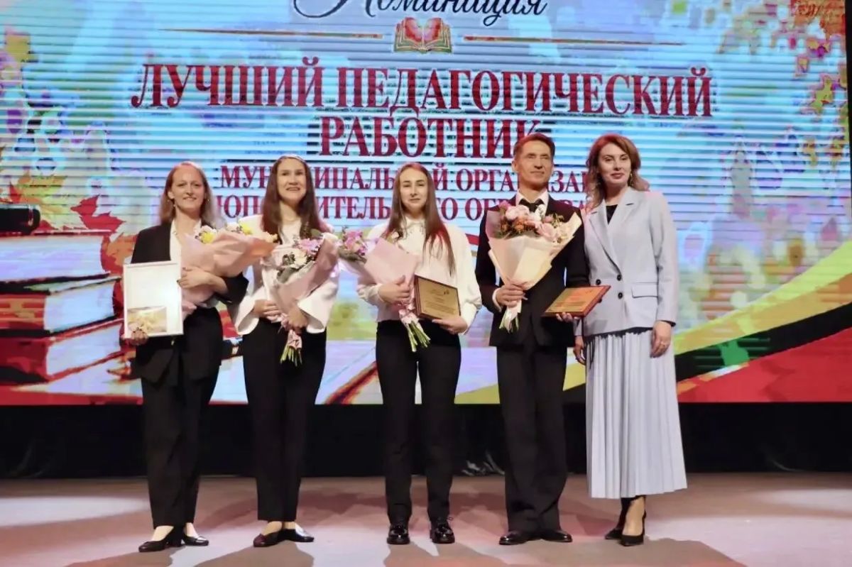 Инна Щеглова: В концертном зале Забайкальской краевой филармонии сегодня состоялась торжественная церемония награждения лучших административных и педагогических работников муниципальных образовательных организаций и вручения... Инна Щеглова: В концертном зале Забайкальской краевой филармонии сегодня состоялась торжественная церемония награждения лучших административных и педагогических работников муниципальных образовательных организаций и вручения...