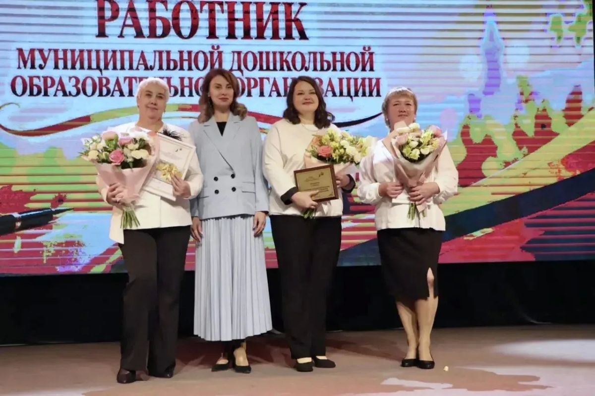 Инна Щеглова: В концертном зале Забайкальской краевой филармонии сегодня состоялась торжественная церемония награждения лучших административных и педагогических работников муниципальных образовательных организаций и вручения... Инна Щеглова: В концертном зале Забайкальской краевой филармонии сегодня состоялась торжественная церемония награждения лучших административных и педагогических работников муниципальных образовательных организаций и вручения...