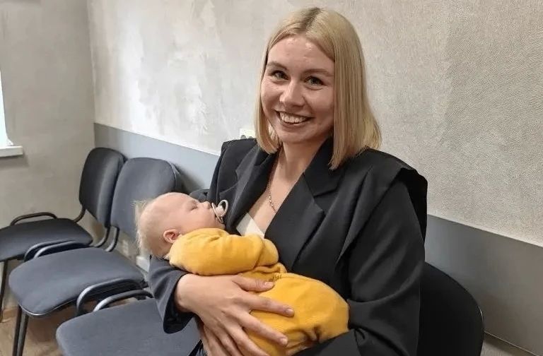 Без паузы на декрет: Врач из Забайкалья совметила учёбу с заботой о новорождённом Без паузы на декрет: Врач из Забайкалья совметила учёбу с заботой о новорождённом