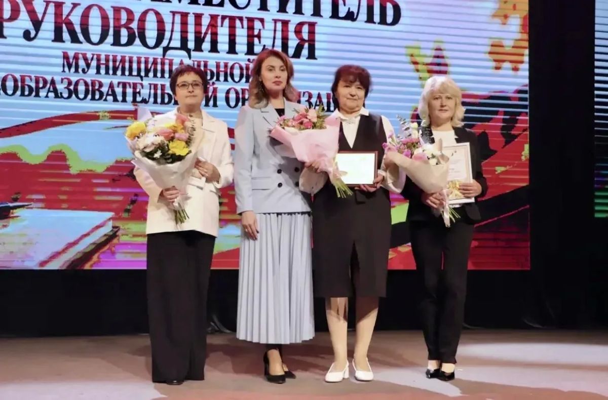 Инна Щеглова: В концертном зале Забайкальской краевой филармонии сегодня состоялась торжественная церемония награждения лучших административных и педагогических работников муниципальных образовательных организаций и вручения... Инна Щеглова: В концертном зале Забайкальской краевой филармонии сегодня состоялась торжественная церемония награждения лучших административных и педагогических работников муниципальных образовательных организаций и вручения...