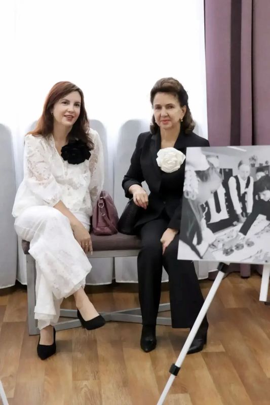 Лучших педагогов Читы наградили премией мэра «Педагогическое призвание» Лучших педагогов Читы наградили премией мэра «Педагогическое призвание»