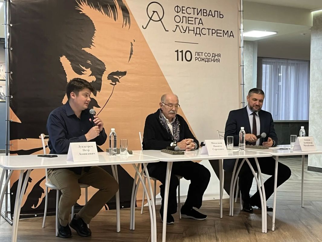 Актёр, режиссёр и сценарист Никита Михалков приехал сегодня в Читу, чтобы выступить перед гостями юбилейного фестиваля Олега Лундстрема на встрече «Территория моей любви» Актёр, режиссёр и сценарист Никита Михалков приехал сегодня в Читу, чтобы выступить перед гостями юбилейного фестиваля Олега Лундстрема на встрече «Территория моей любви»
