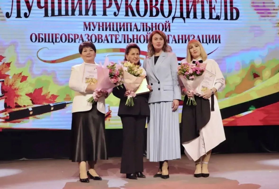 Инна Щеглова: В концертном зале Забайкальской краевой филармонии сегодня состоялась торжественная церемония награждения лучших административных и педагогических работников муниципальных образовательных организаций и вручения... Инна Щеглова: В концертном зале Забайкальской краевой филармонии сегодня состоялась торжественная церемония награждения лучших административных и педагогических работников муниципальных образовательных организаций и вручения...