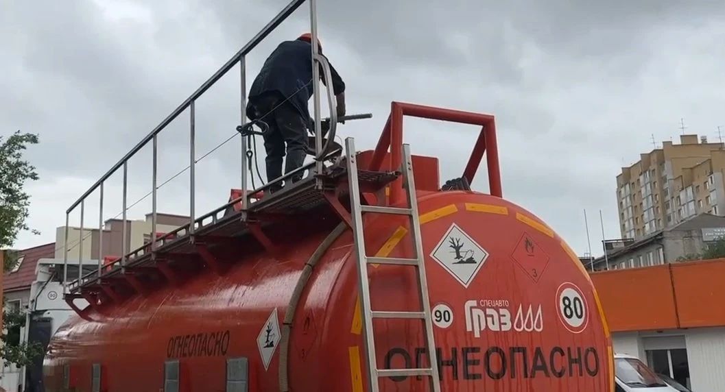 Более 50 цистерн с бензином прибудут в Забайкалье в ближайшее время