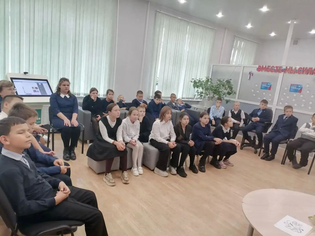 Семейный МФЦ центра «Милосердие» также провёл мероприятия ко Дню воссоединения Донбасса с Россией Семейный МФЦ центра «Милосердие» также провёл мероприятия ко Дню воссоединения Донбасса с Россией