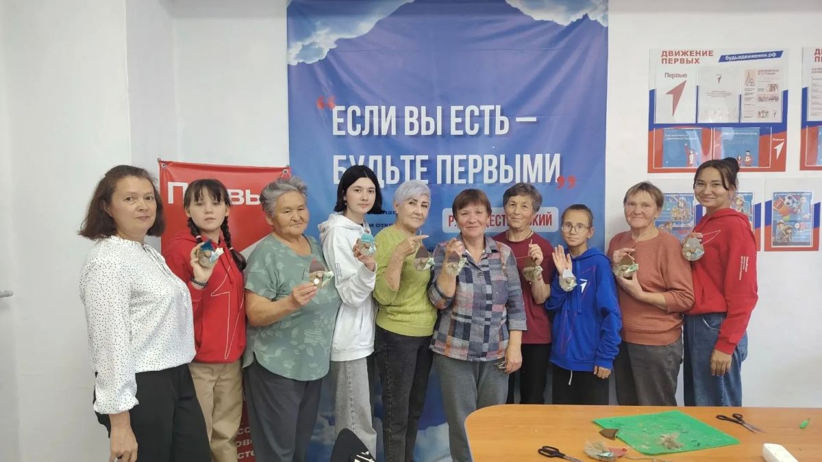 В Сретенском центре изготовили обереги для пожилых людей ко Дню старшего поколения