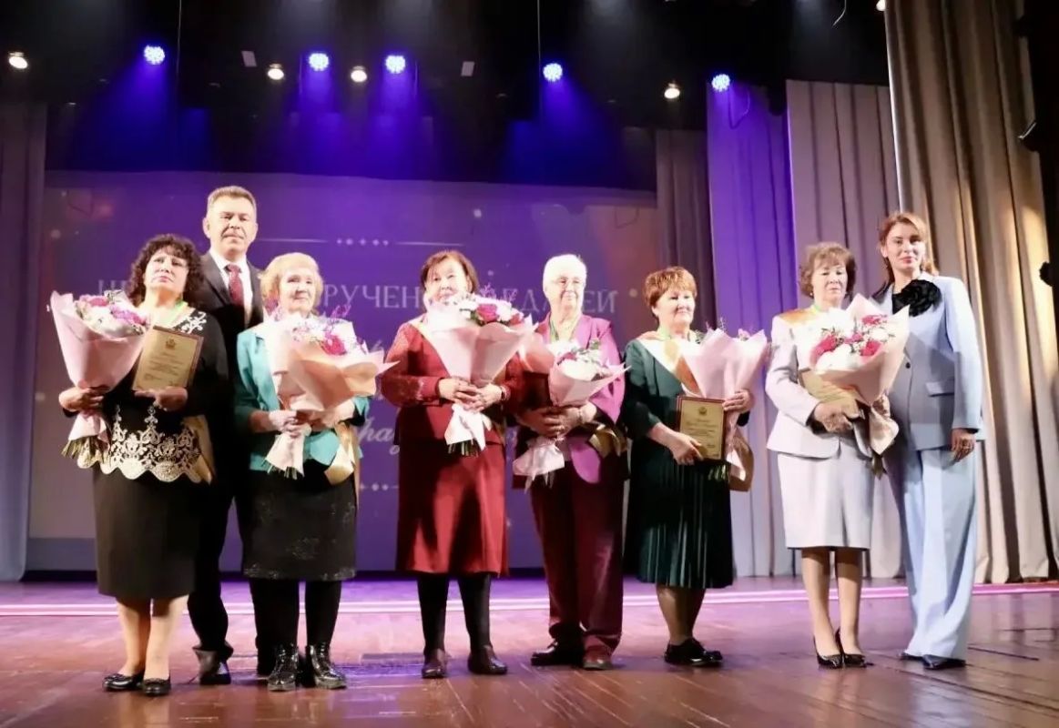 Инна Щеглова: В Забайкальском краевом драматическом театре имени Николая Березина сегодня прошел замечательный, душевный праздник, посвященный педагогам Инна Щеглова: В Забайкальском краевом драматическом театре имени Николая Березина сегодня прошел замечательный, душевный праздник, посвященный педагогам