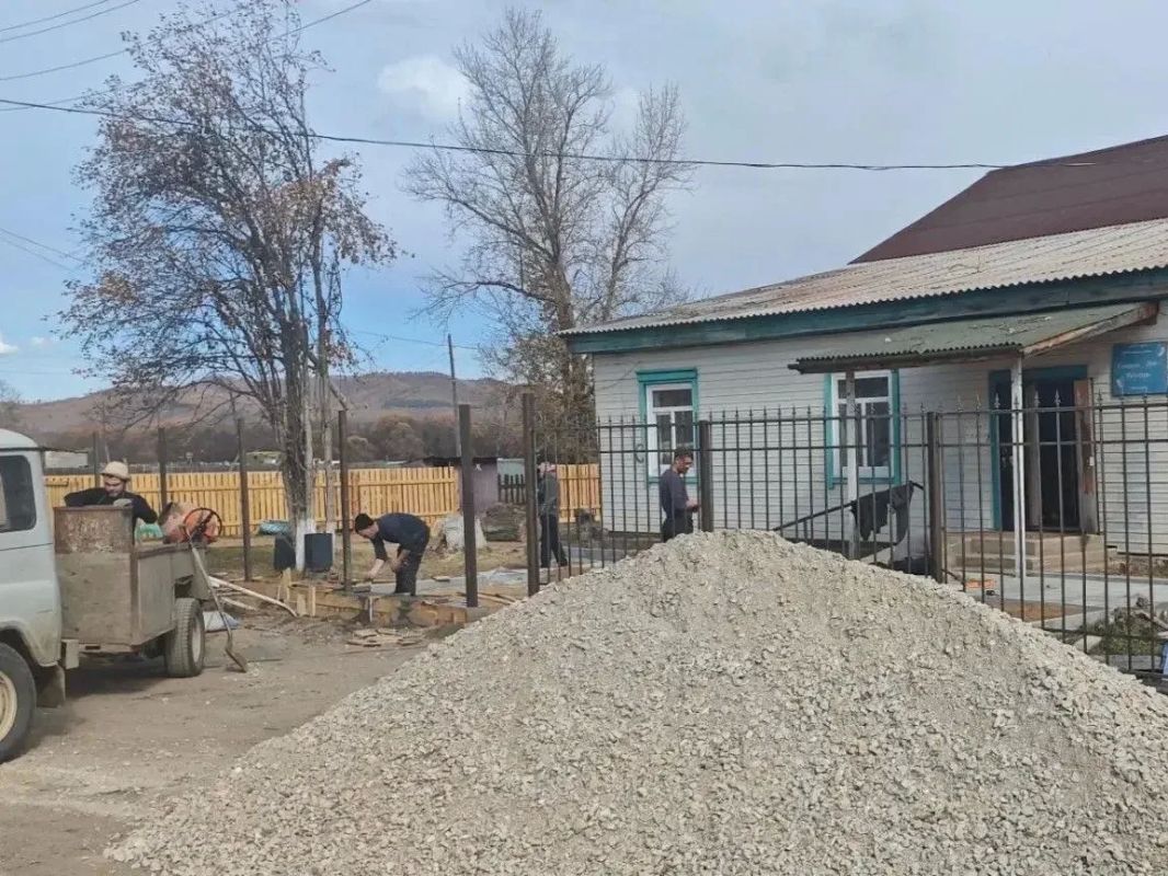 В селе Шелопугино благоустраивают приклубную территорию в рамках проекта ТОС «Факел» В селе Шелопугино благоустраивают приклубную территорию в рамках проекта ТОС «Факел»