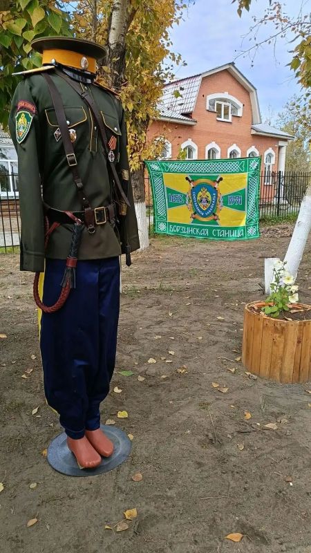 Предметы казачьего быта и ещё совсем юные рябины появились на территории Борзинского краеведческого музея Предметы казачьего быта и ещё совсем юные рябины появились на территории Борзинского краеведческого музея