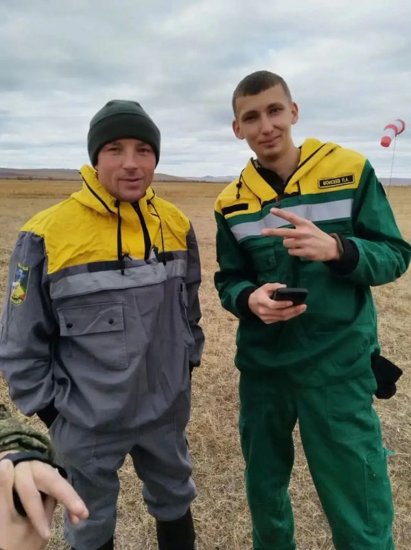 17 новичков Читинской авиабазы приступили к прыжкам с самолета АН-2 17 новичков Читинской авиабазы приступили к прыжкам с самолета АН-2