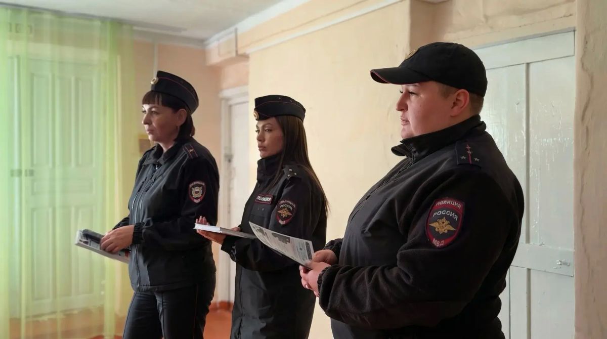 Полицейские Борзи провели профилактическую встречу со студентами медицинского училища Полицейские Борзи провели профилактическую встречу со студентами медицинского училища
