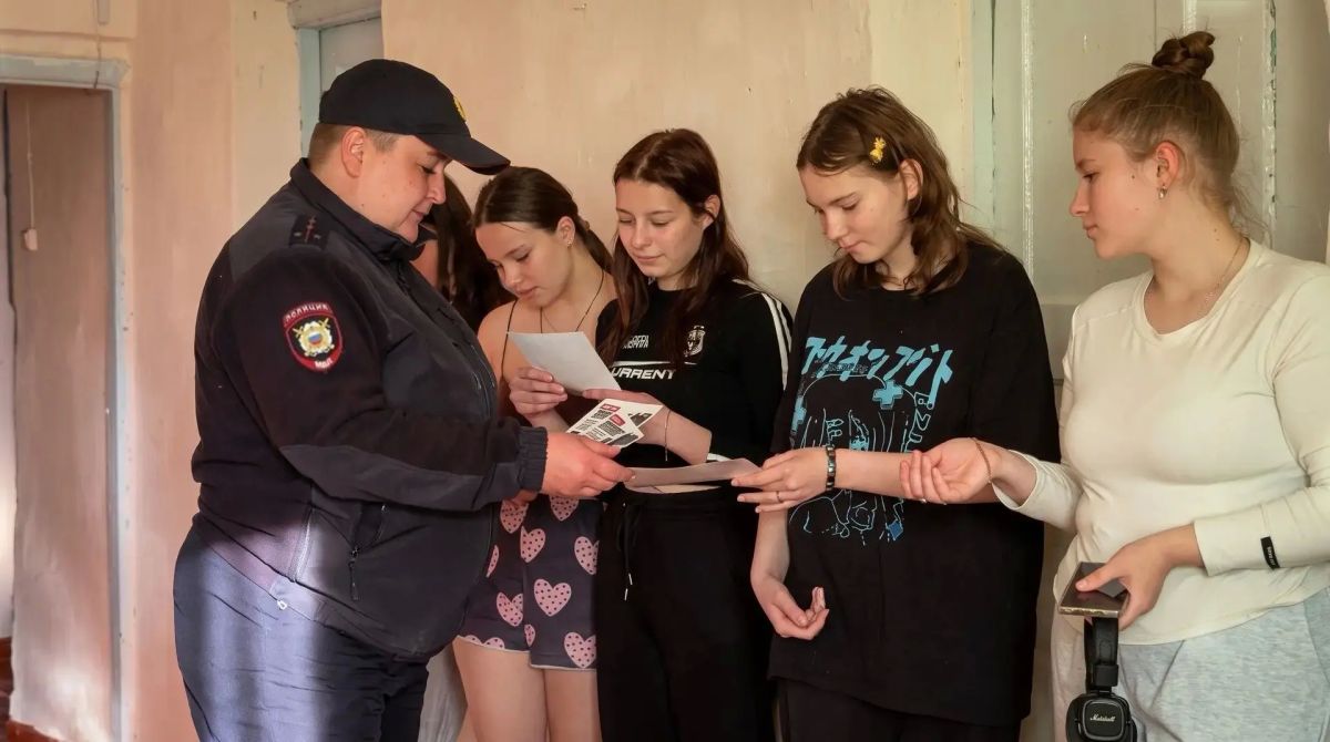 Полицейские Борзи провели профилактическую встречу со студентами медицинского училища Полицейские Борзи провели профилактическую встречу со студентами медицинского училища