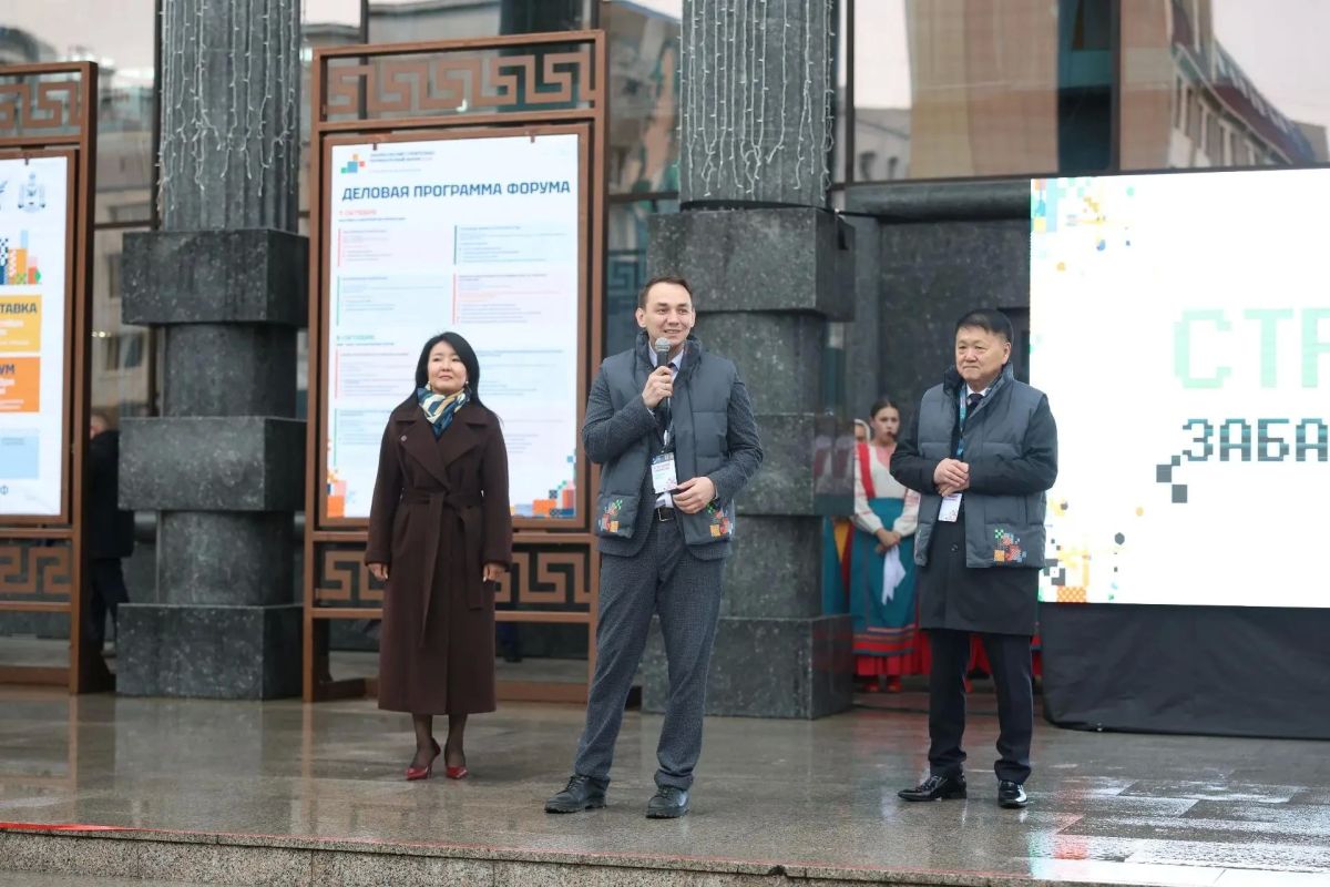 В Чите стартовал Забайкальский строительно-промышленный форум «Строим Забайкалье» В Чите стартовал Забайкальский строительно-промышленный форум «Строим Забайкалье»