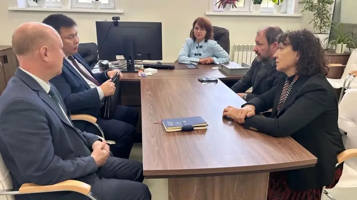 Кадровый центр Иркутской области поделился опытом комплексной модернизации службы занятости с коллегами из Забайкалья Кадровый центр Иркутской области поделился опытом комплексной модернизации службы занятости с коллегами из Забайкалья