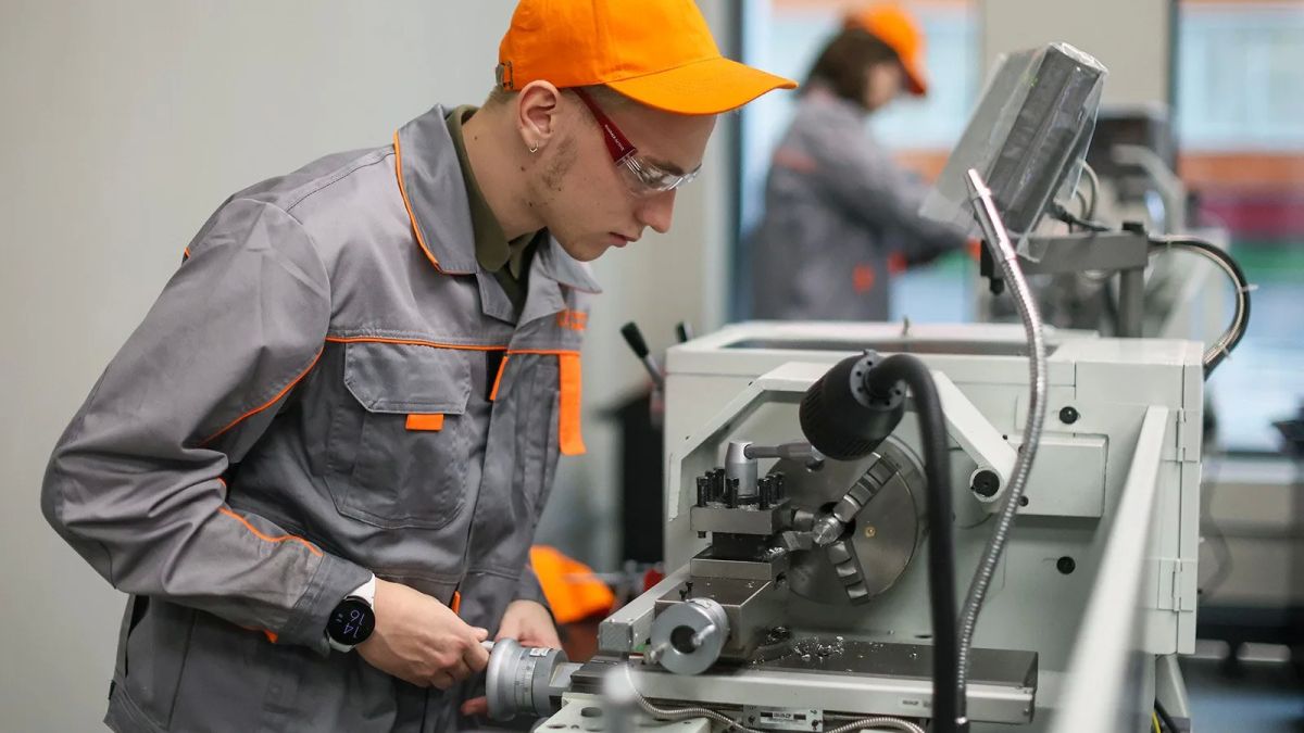 Рабочие специальности в Забайкалье: плотники, газосварщики и слесари в топе интереса соискателей
