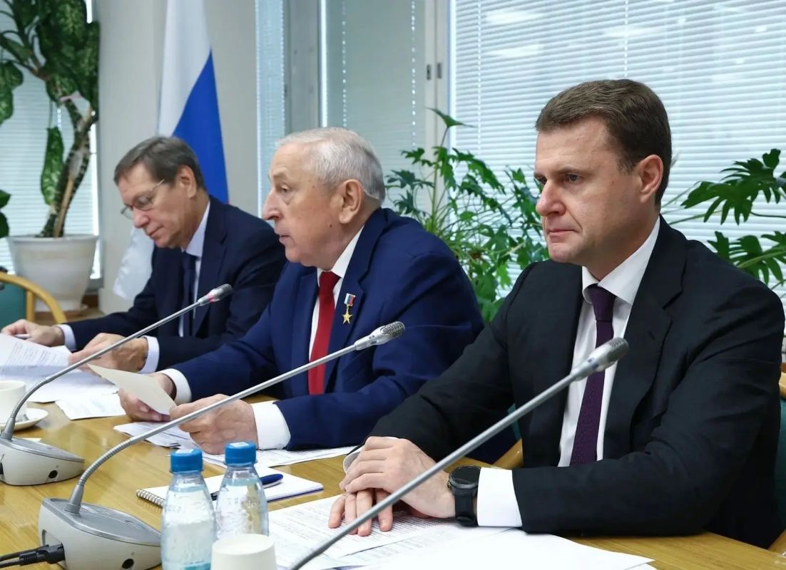 136 млрд рублей предусмотрено в федеральном бюджете на госпрограмму развития ДФО на ближайшие 3 года 136 млрд рублей предусмотрено в федеральном бюджете на госпрограмму развития ДФО на ближайшие 3 года