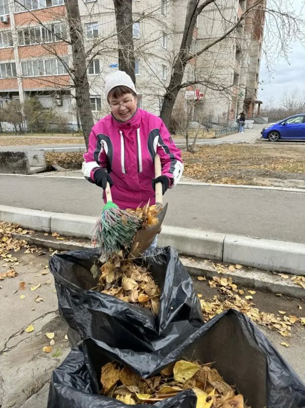 Администрация Центрального района города Читы присоединилась к общегородскому субботнику Администрация Центрального района города Читы присоединилась к общегородскому субботнику